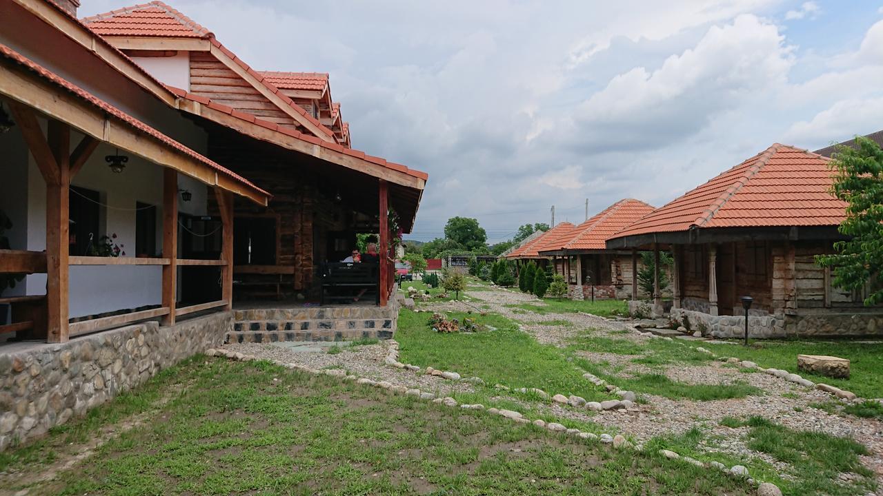 Satul Traditional Runcu  Exterior photo